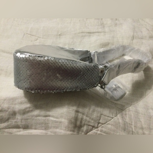 Nicole Miller Silver Sequin Small Shoulder Bag  8.5x6x2.5 - Picture 6 of 9